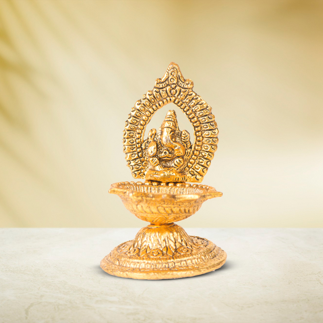 Devnidhii Diya 5 Batti with Gold Polish