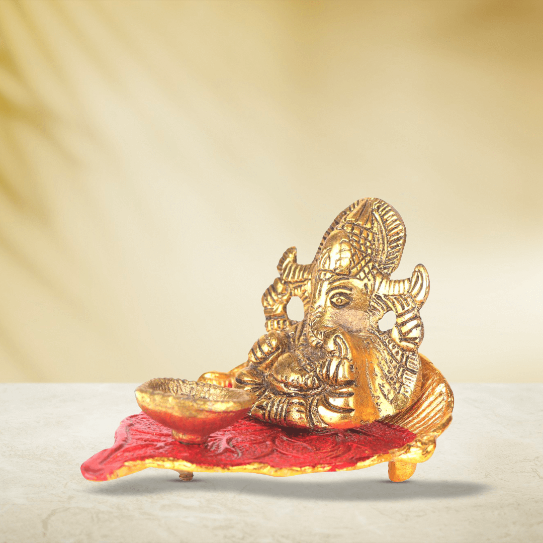 Devnidhii Diya Ganesh with Meenakari on Peepal Leaf