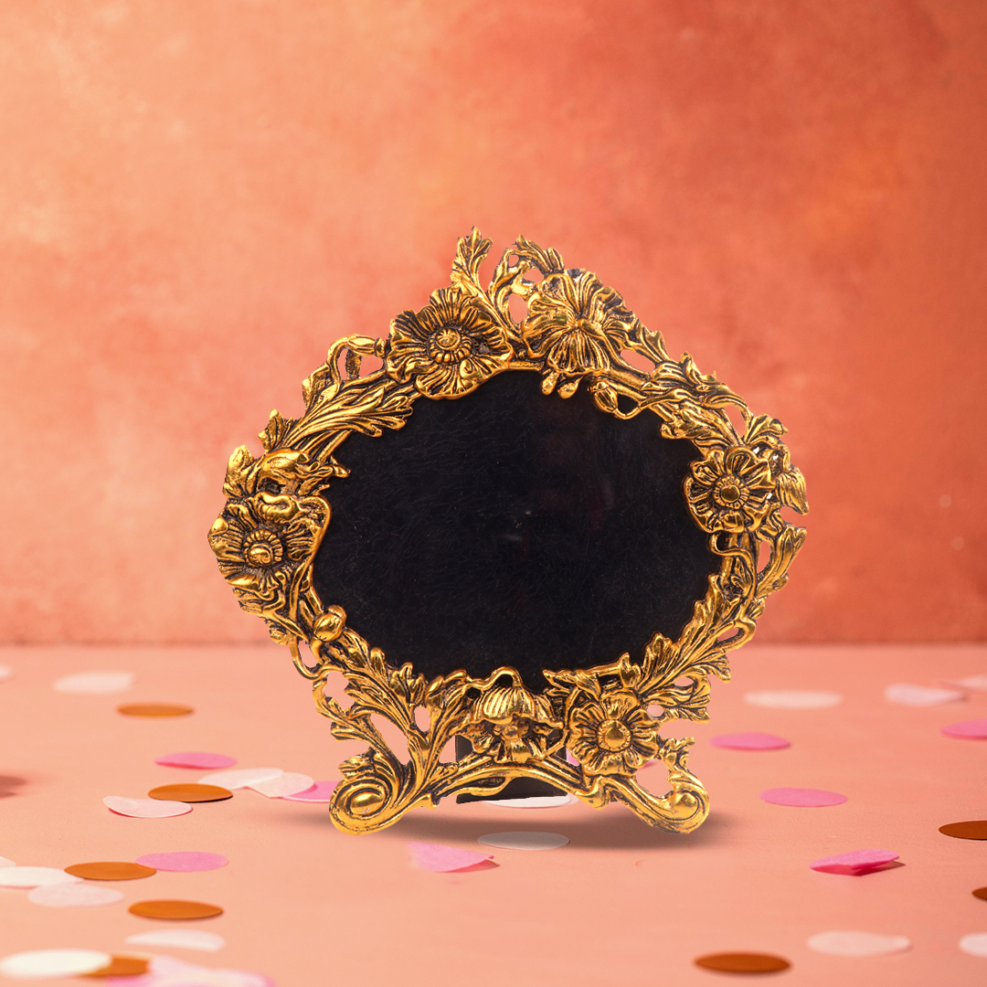 Devnidhii Photo Frame Oval Shape in Gold Polish