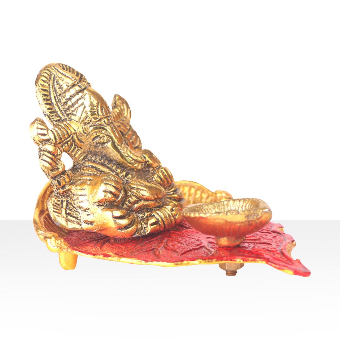 Devnidhii Diya Ganesh with Meenakari on Peepal Leaf